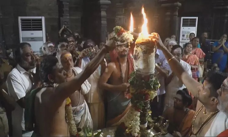 திருக்கார்த்திகை தீபம்: நெல்லையப்பர் கோவிலில் ஏற்றப்பட்ட பரணி தீபம்!
